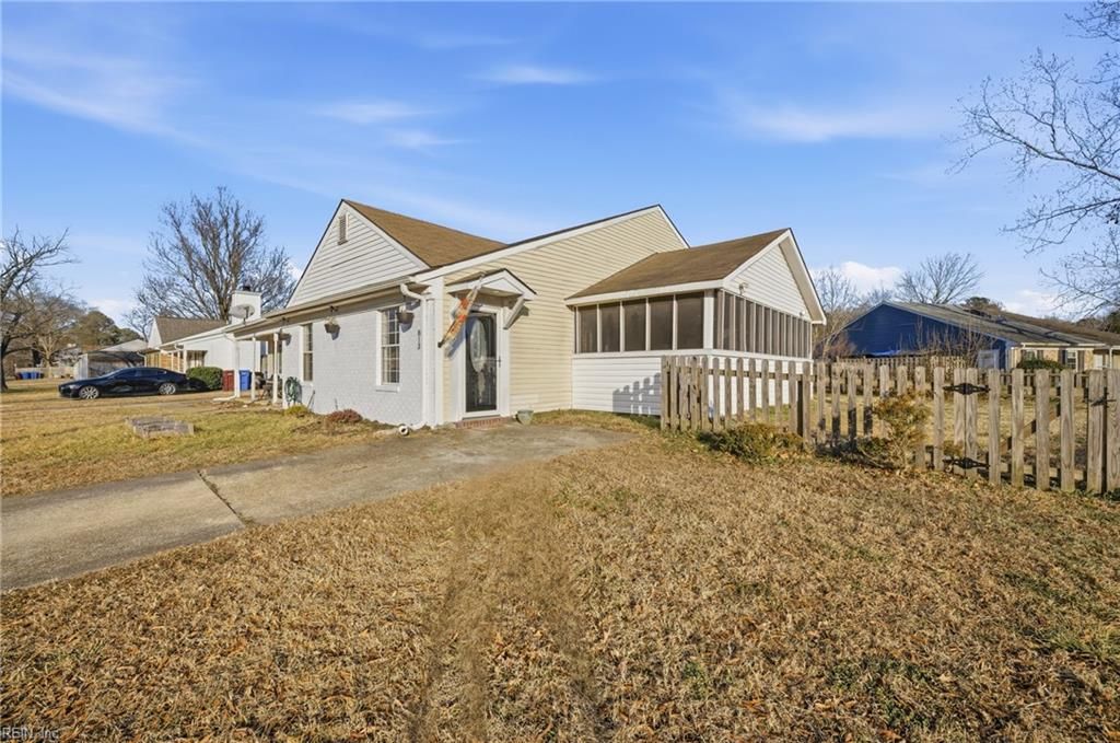 Photo of 813 Pine View Lane, Chesapeake, VA 23320 (MLS # 10619553)