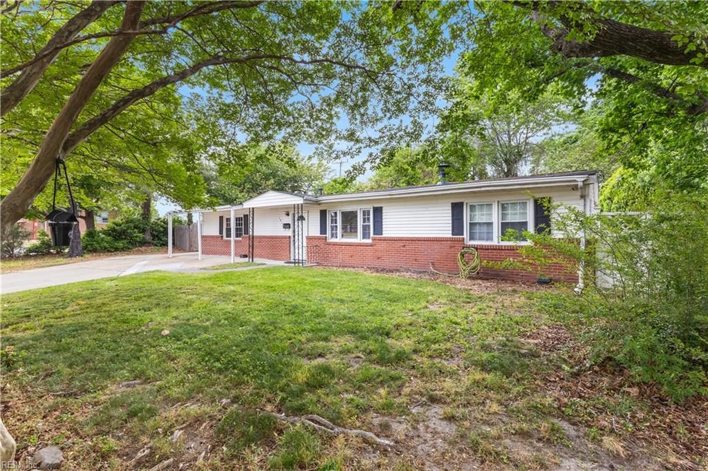 Photo of 1016 Perth Lane LN, Virginia Beach, VA 23455 (MLS # 10633818)