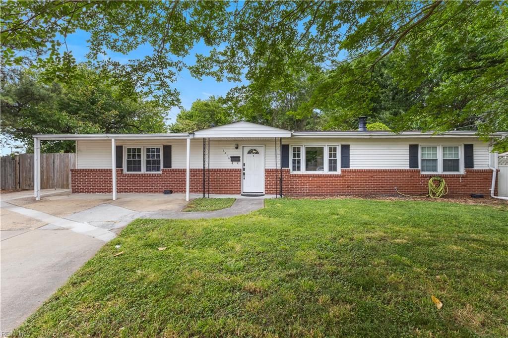 Photo of 1016 Perth Lane LN, Virginia Beach, VA 23455 (MLS # 10633818)