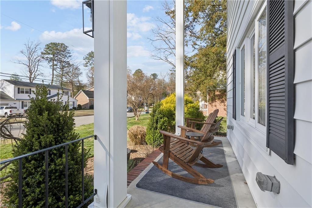 Photo of 542 Kings Court, Newport News, VA 23606 (MLS # 10625991)