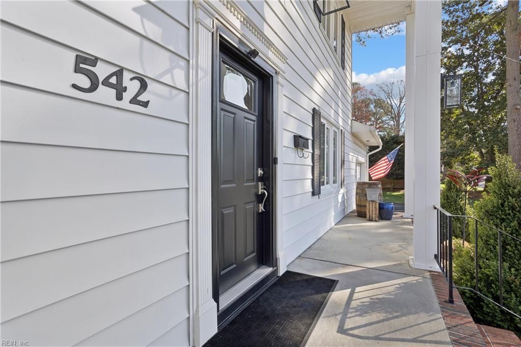 Photo of 542 Kings Court, Newport News, VA 23606 (MLS # 10625991)