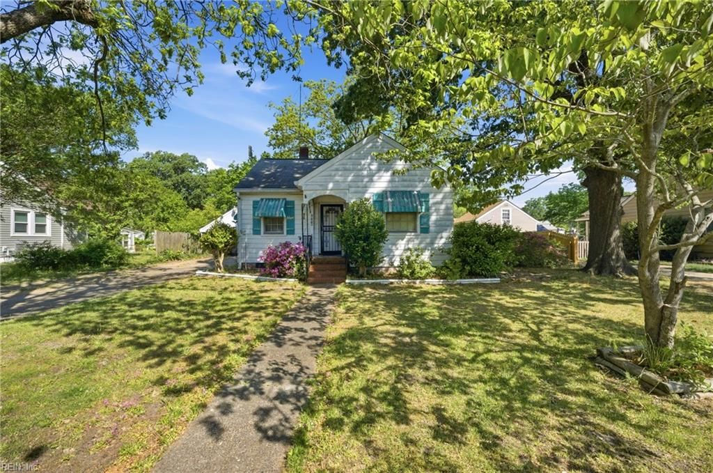 Photo of 621 Temple Lane, Newport News, VA 23605 (MLS # 10631591)