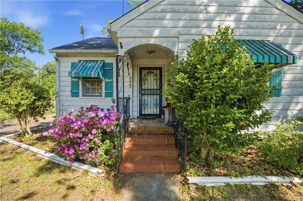 Photo of 621 Temple Lane, Newport News, VA 23605 (MLS # 10631591)