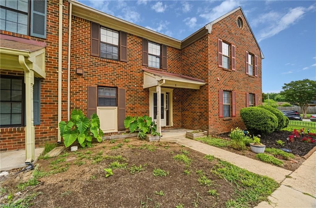 Photo of 372 Circuit Lane, Newport News, VA 23608 (MLS # 10642340)