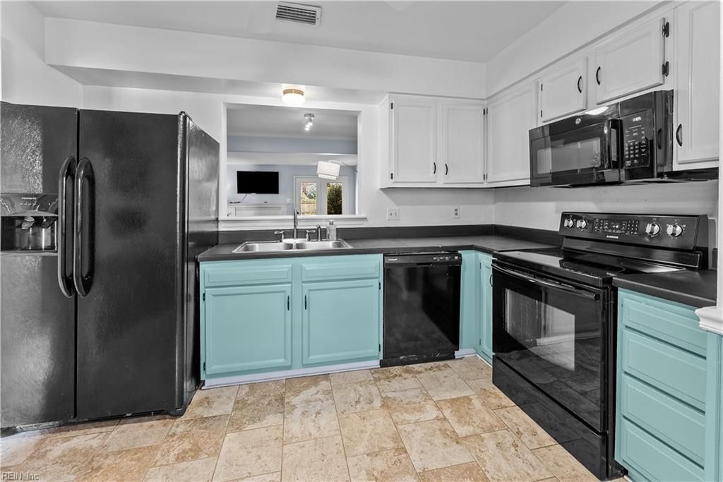 Photo of 3909 Wyckoff Drive, Virginia Beach, VA 23452 (MLS # 10612807)