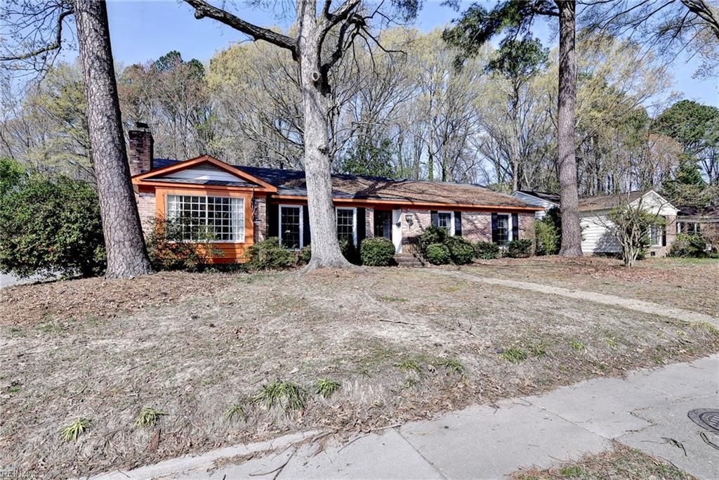 Photo of 682 Village Green Parkway, Newport News, VA 23602 (MLS # 10626854)