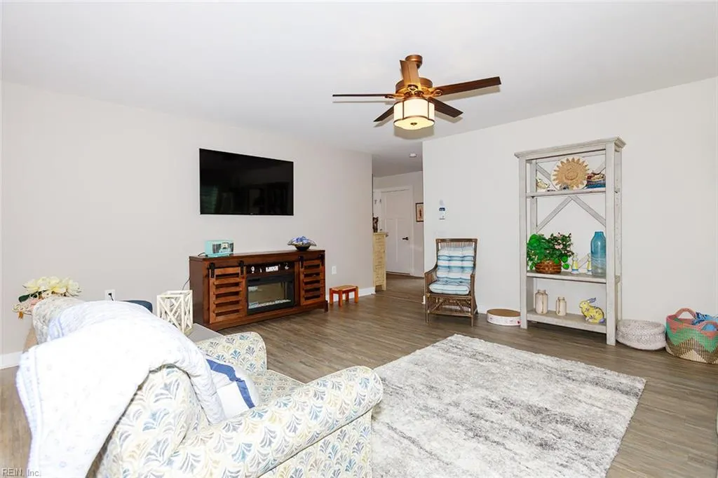 Gloucester, Virginia 23061, United States, 3 Bedrooms Bedrooms, ,2 BathroomsBathrooms,Residential,Active,197652