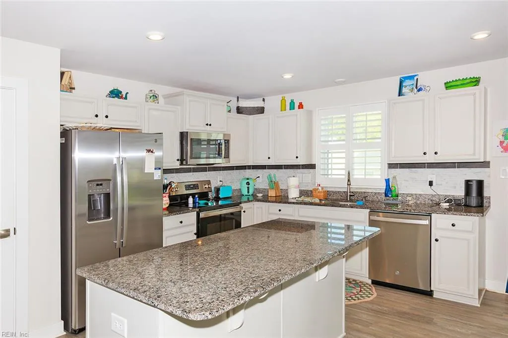 Gloucester, Virginia 23061, United States, 3 Bedrooms Bedrooms, ,2 BathroomsBathrooms,Residential,Active,197652