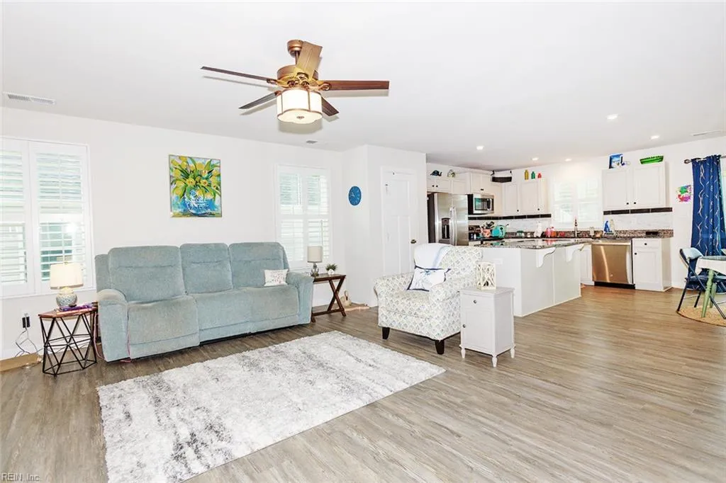 Gloucester, Virginia 23061, United States, 3 Bedrooms Bedrooms, ,2 BathroomsBathrooms,Residential,Active,197652