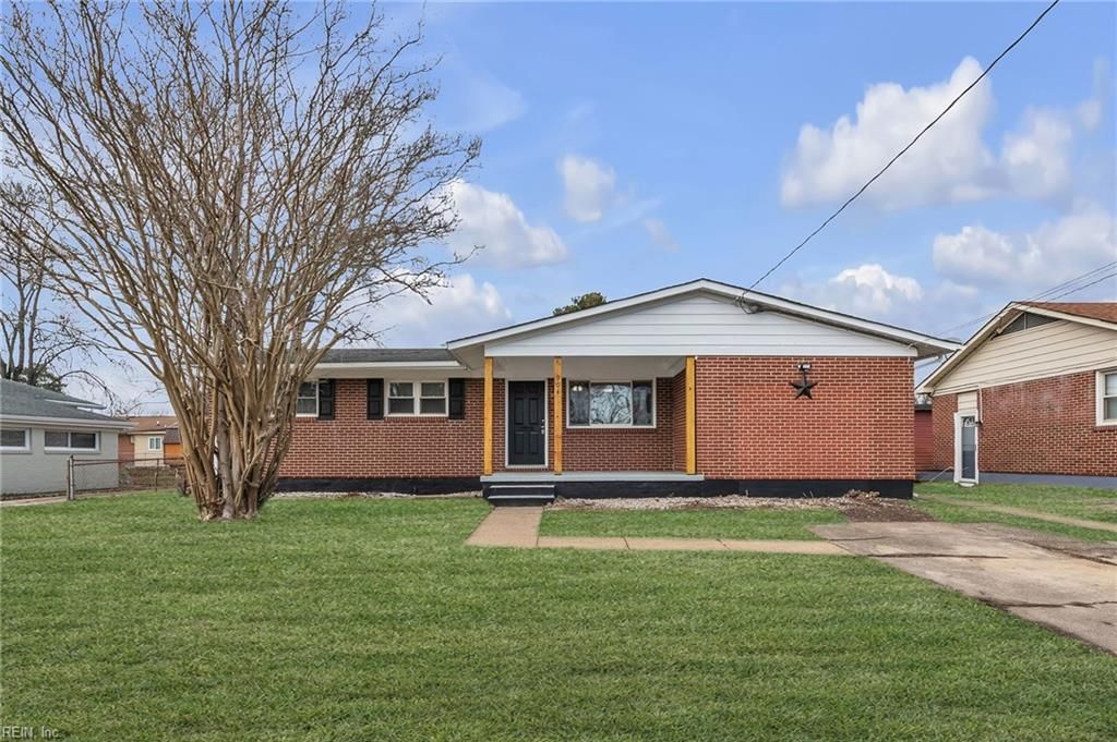 Photo of 904 Darren Drive, Portsmouth, VA 23701 (MLS # 10623857)