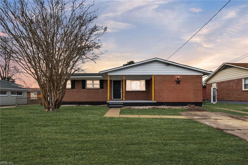 Photo of 904 Darren Drive, Portsmouth, VA 23701 (MLS # 10623857)