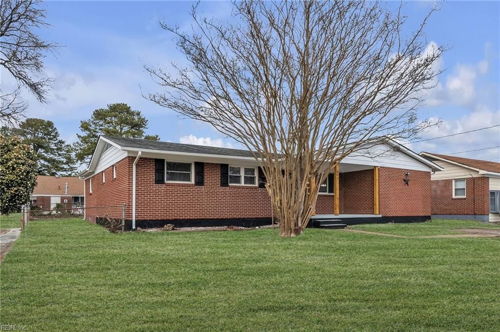 Photo of 904 Darren Drive, Portsmouth, VA 23701 (MLS # 10623857)