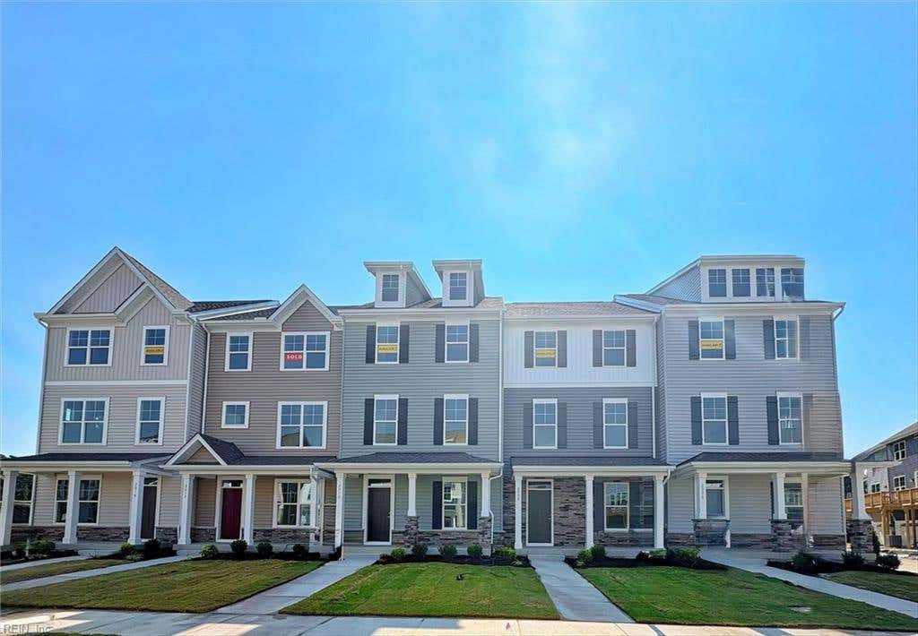 Photo of 2008 Melbourne Street, Newport News, VA 23608 (MLS # 10644517)