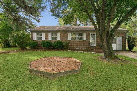 Photo of 421 Palace Court, Hampton, VA 23666 (MLS # 10658408)