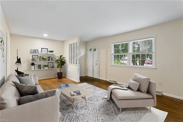 421 Palace Court, photo 5 of 29