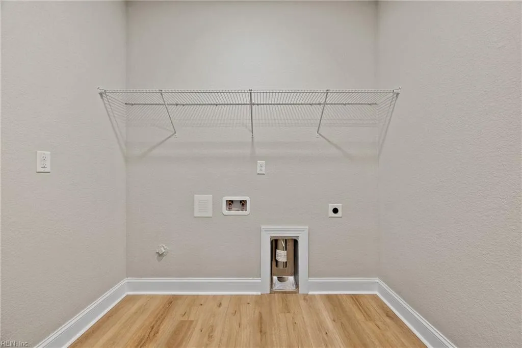 Smithfield, Virginia 23430, United States, 4 Bedrooms Bedrooms, ,3 BathroomsBathrooms,Residential,Active,212555