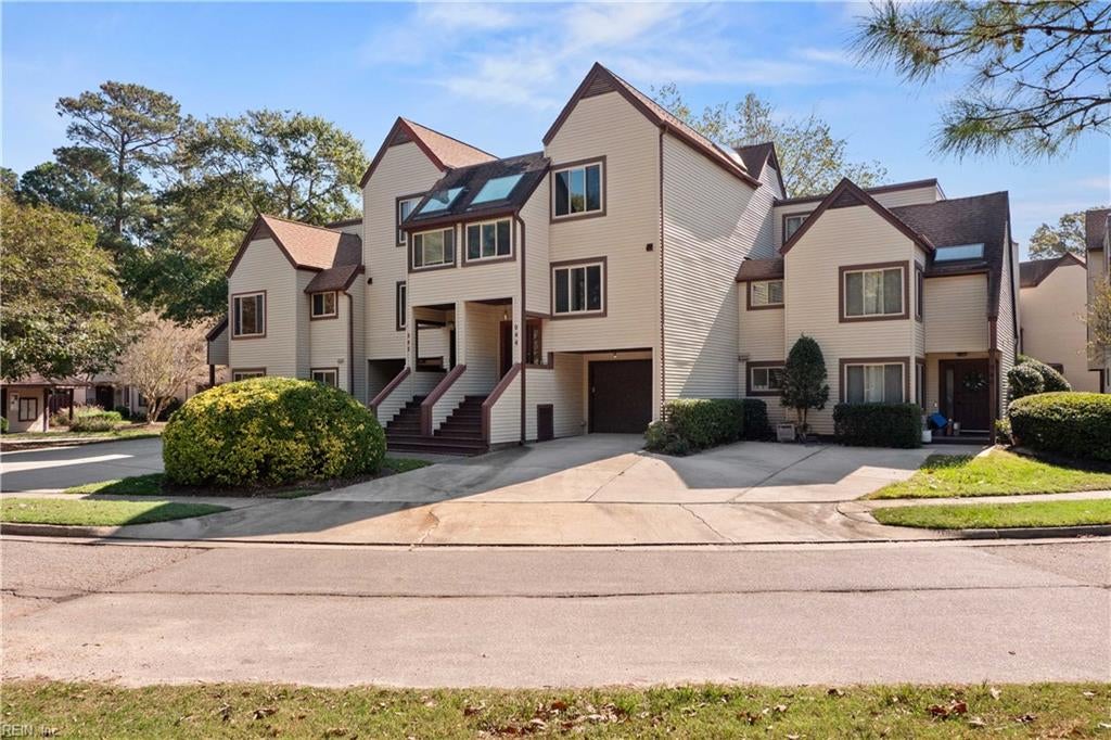 Photo of 944 Virginia Avenue #944, Virginia Beach, VA 23451 (MLS # 10658176)