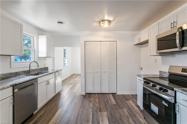 902 Ridgeway Avenue, photo 4 of 20