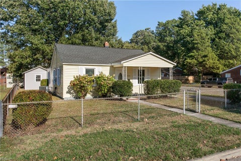 Photo of 902 Ridgeway Avenue, Hampton, VA 23661 (MLS # 10658649)