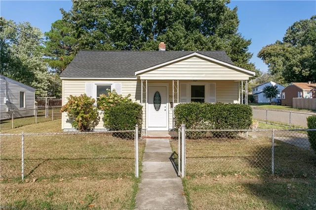 902 Ridgeway Avenue, photo 2 of 20