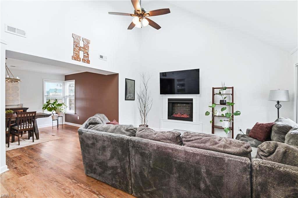 Photo of 1516 Newport Circle, Virginia Beach, VA 23453 (MLS # 10645481)