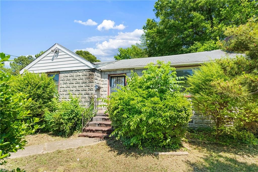 Photo of 1233 Transylvania Avenue, Chesapeake, VA 23324 (MLS # 10635979)