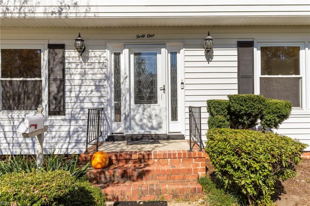 Photo of 41 Santa Barbara Drive, Hampton, VA 23666 (MLS # 10607613)