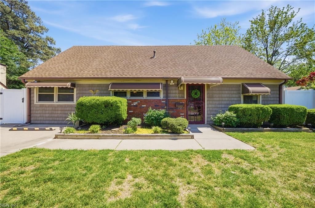 Photo of 722 Red Mill Road, Norfolk, VA 23502 (MLS # 10630874)