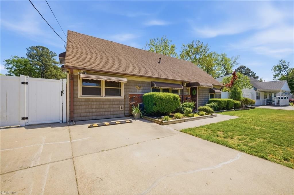 Photo of 722 Red Mill Road, Norfolk, VA 23502 (MLS # 10630874)