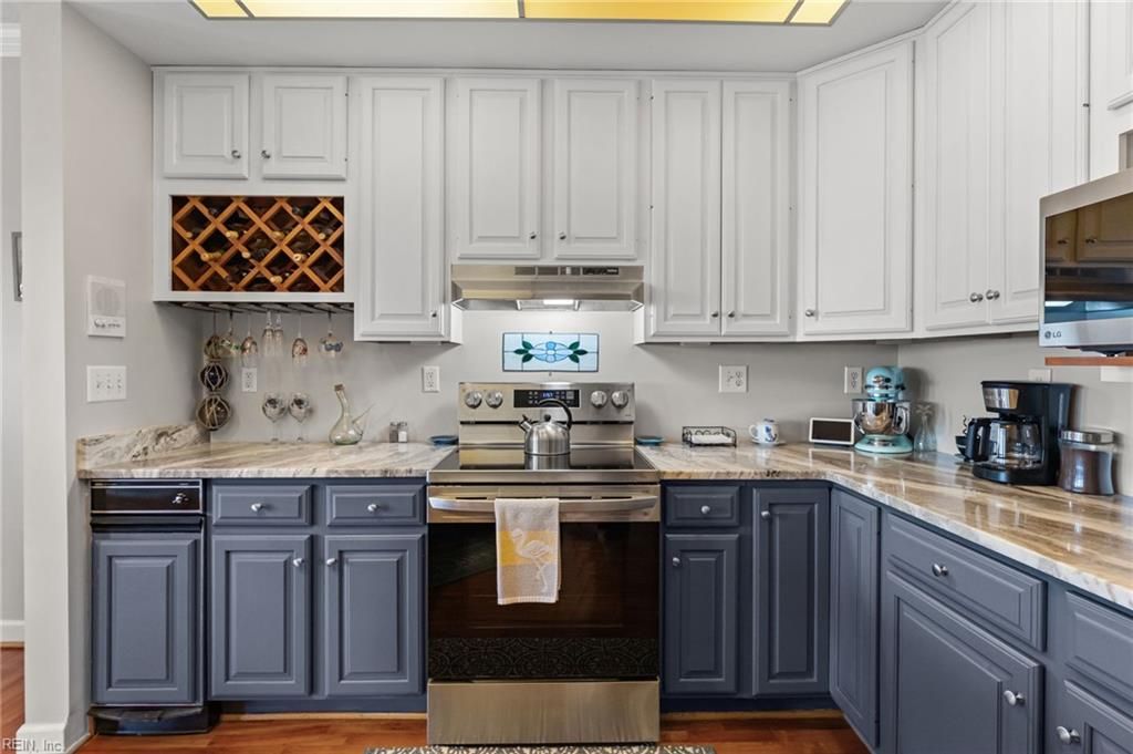 Photo of 21 Mizzen Circle, Hampton, VA 23664 (MLS # 10623963)