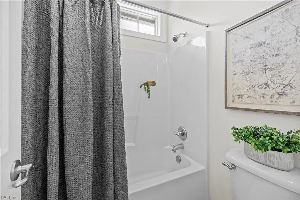 Chesapeake, Virginia 23320, United States, 4 Bedrooms Bedrooms, ,3 BathroomsBathrooms,Residential,Active,201874