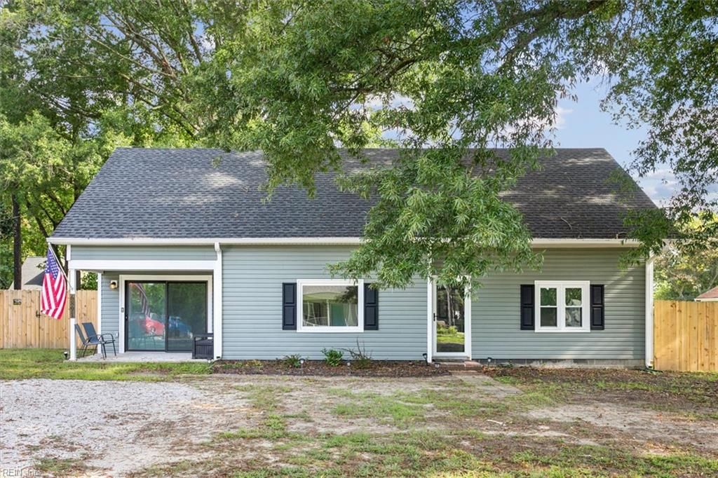 Photo of 6891 Fairview Street, Gloucester, VA 23061 (MLS # 10624123)