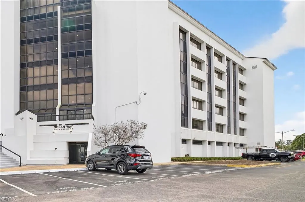 Virginia Beach, Virginia 23451, United States, 2 Bedrooms Bedrooms, ,2 BathroomsBathrooms,Residential,Pending,221392