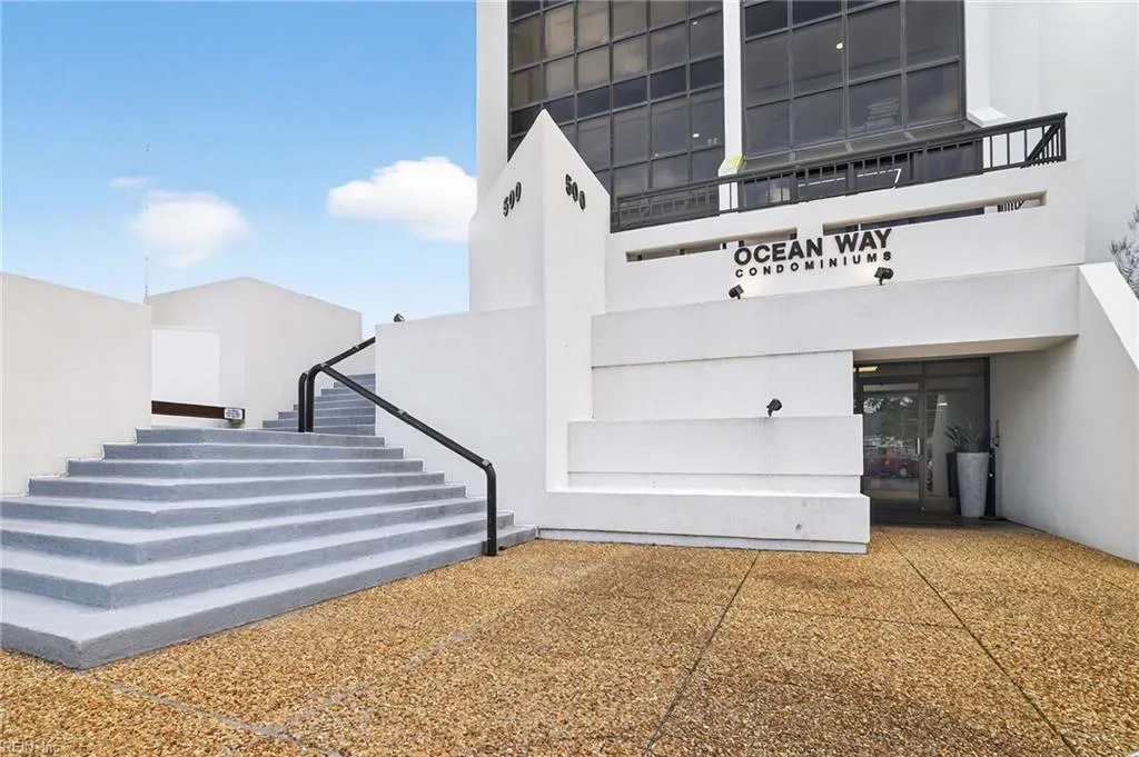 Virginia Beach, Virginia 23451, United States, 2 Bedrooms Bedrooms, ,2 BathroomsBathrooms,Residential,Pending,221392