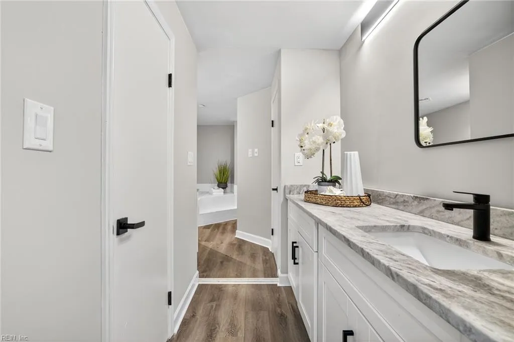 Virginia Beach, Virginia 23451, United States, 2 Bedrooms Bedrooms, ,2 BathroomsBathrooms,Residential,Pending,221392