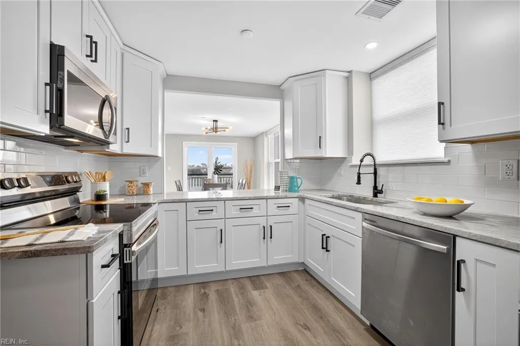 Virginia Beach, Virginia 23451, United States, 2 Bedrooms Bedrooms, ,2 BathroomsBathrooms,Residential,Pending,221392