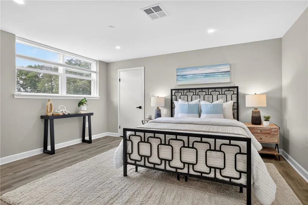 Virginia Beach, Virginia 23451, United States, 2 Bedrooms Bedrooms, ,2 BathroomsBathrooms,Residential,Pending,221392