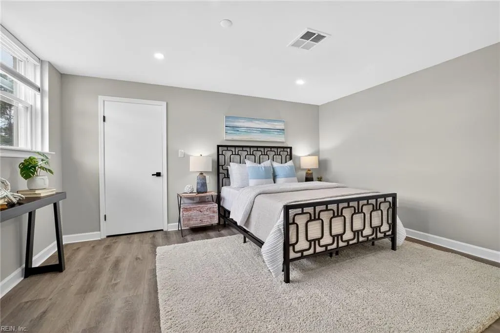 Virginia Beach, Virginia 23451, United States, 2 Bedrooms Bedrooms, ,2 BathroomsBathrooms,Residential,Pending,221392