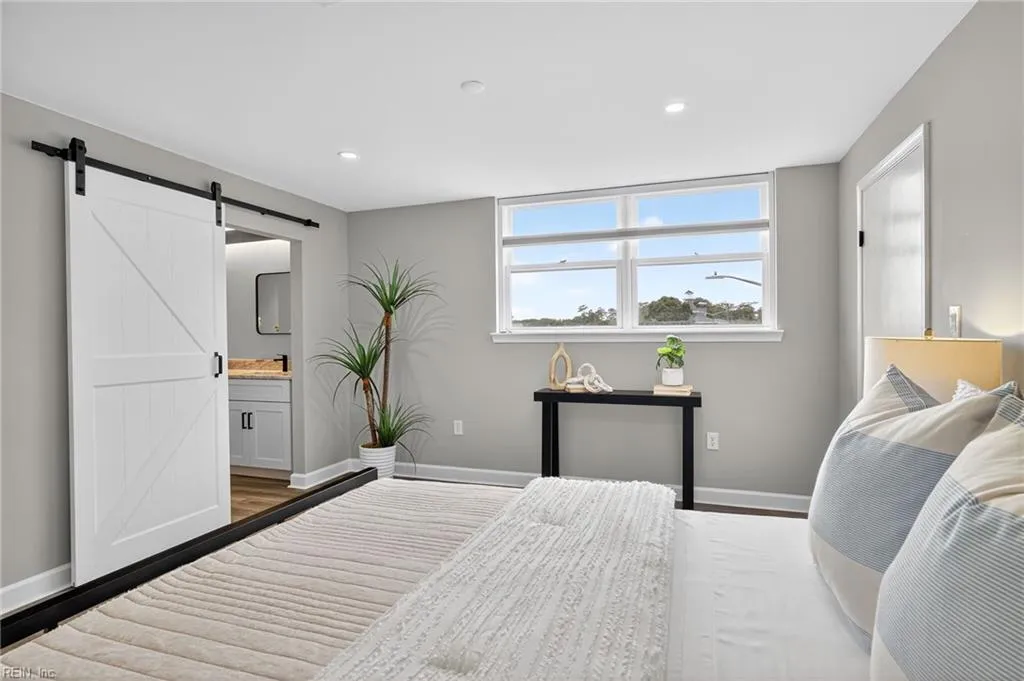 Virginia Beach, Virginia 23451, United States, 2 Bedrooms Bedrooms, ,2 BathroomsBathrooms,Residential,Pending,221392