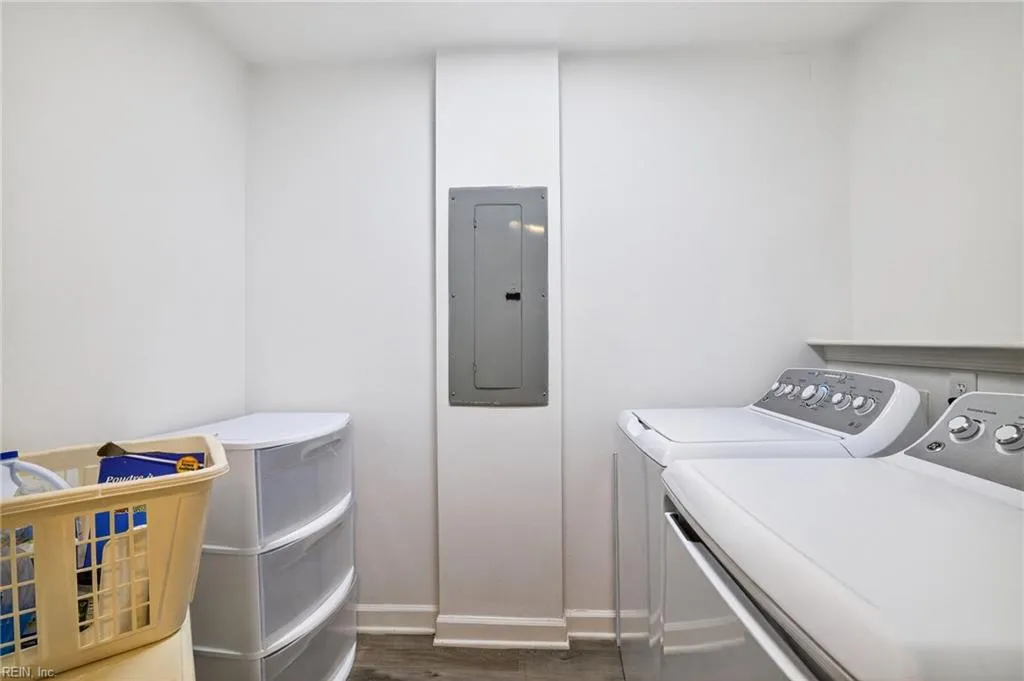 Virginia Beach, Virginia 23451, United States, 2 Bedrooms Bedrooms, ,2 BathroomsBathrooms,Residential,Pending,221392