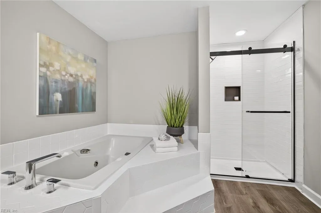 Virginia Beach, Virginia 23451, United States, 2 Bedrooms Bedrooms, ,2 BathroomsBathrooms,Residential,Pending,221392