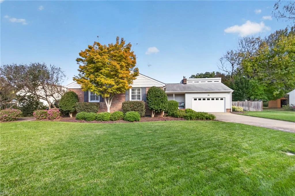 816 Queen Elizabeth Drive