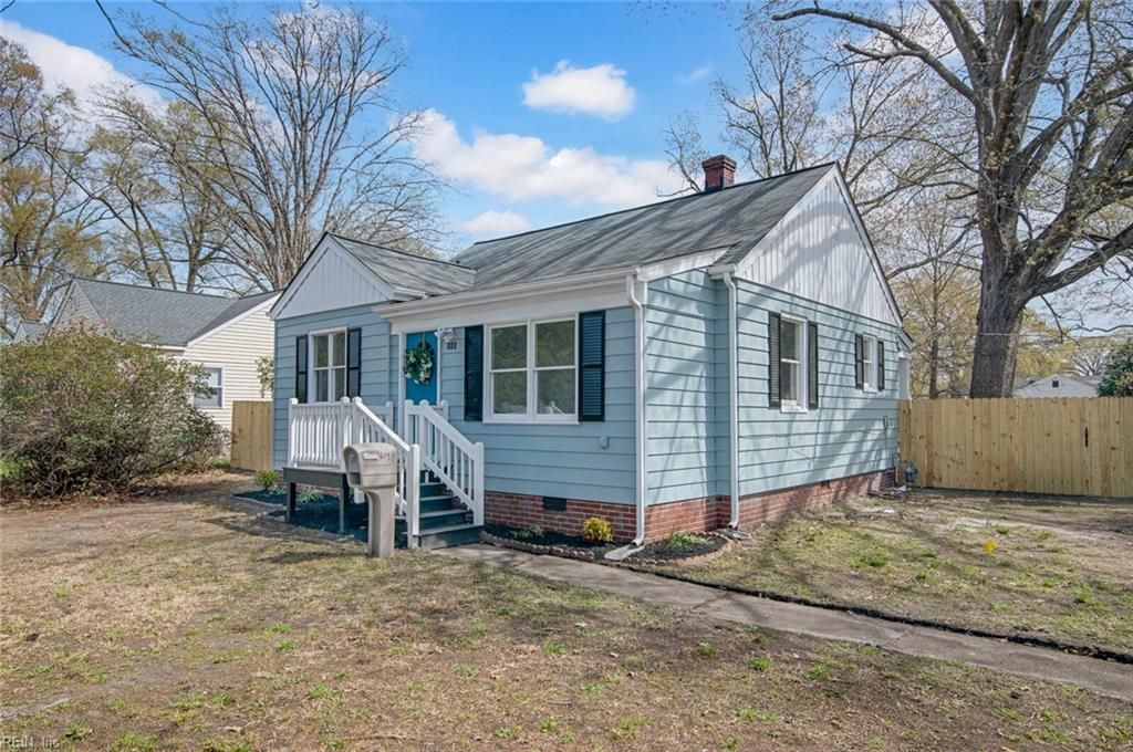 Photo of 614 Briarfield Road, Newport News, VA 23605 (MLS # 10626554)