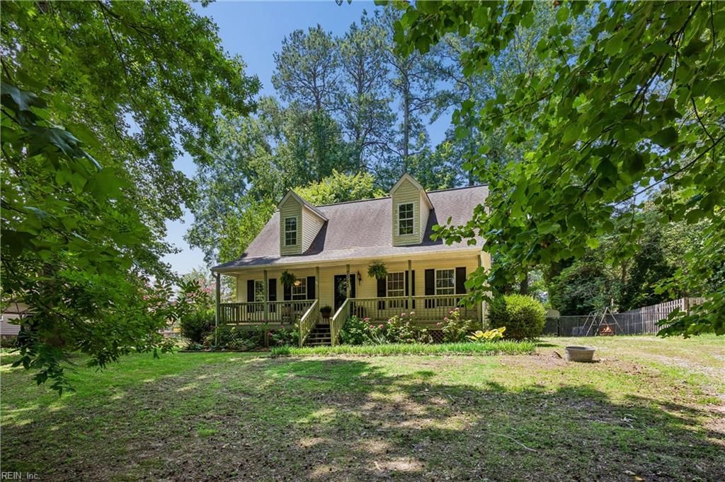 Photo of 7322 Edgehill Street, Gloucester, VA 23061 (MLS # 10643025)