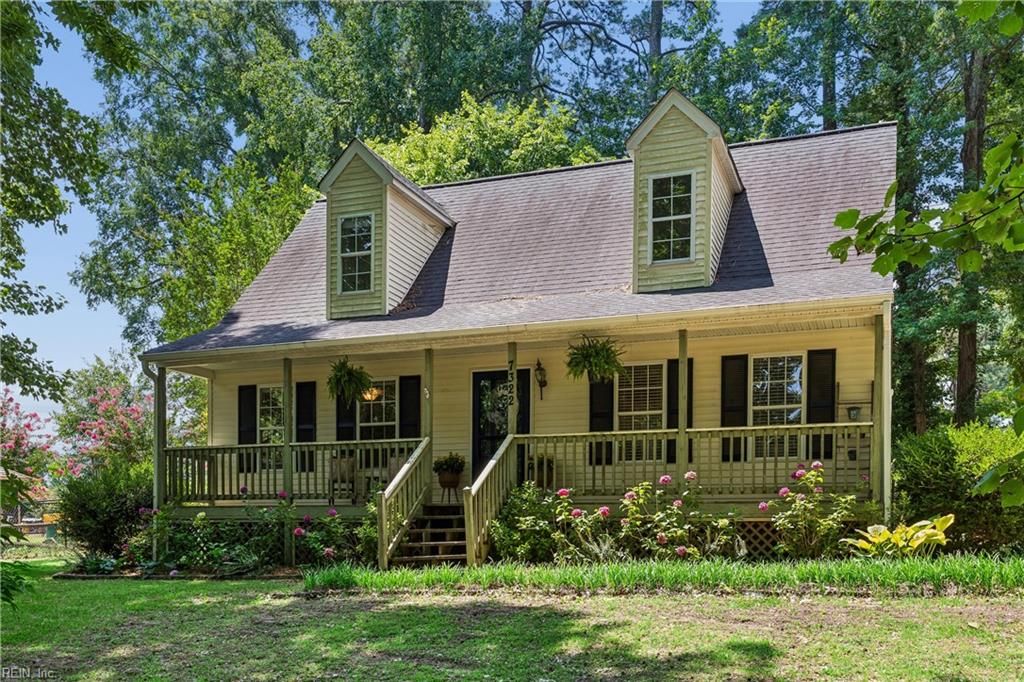 Photo of 7322 Edgehill Street, Gloucester, VA 23061 (MLS # 10643025)
