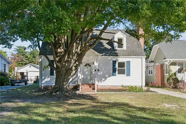 138 Hampton Roads Avenue, photo 4 of 45