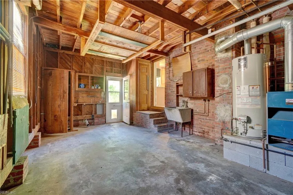 Norfolk, Virginia 23505, United States, 4 Bedrooms Bedrooms, ,2 BathroomsBathrooms,Residential,Active,128386