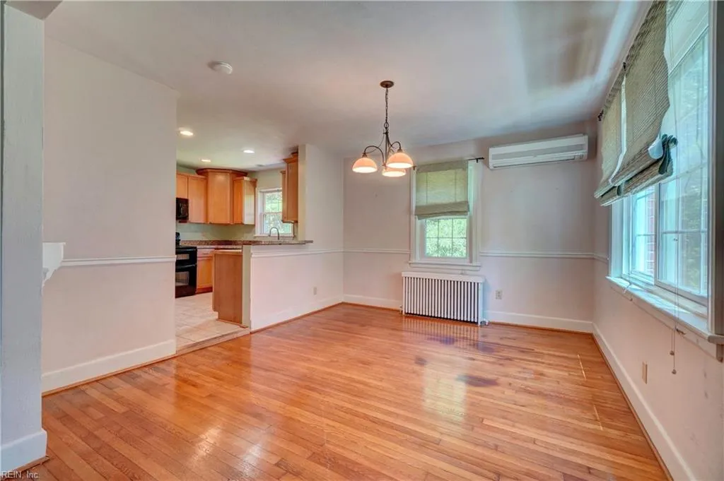 Norfolk, Virginia 23505, United States, 4 Bedrooms Bedrooms, ,2 BathroomsBathrooms,Residential,Active,128386