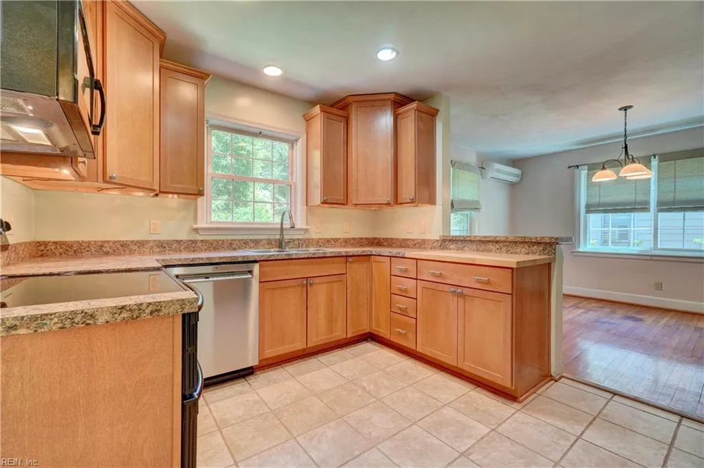 Norfolk, Virginia 23505, United States, 4 Bedrooms Bedrooms, ,2 BathroomsBathrooms,Residential,Active,128386