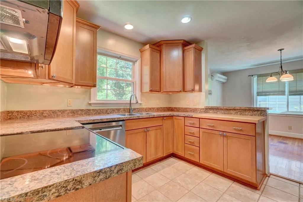 Norfolk, Virginia 23505, United States, 4 Bedrooms Bedrooms, ,2 BathroomsBathrooms,Residential,Active,128386